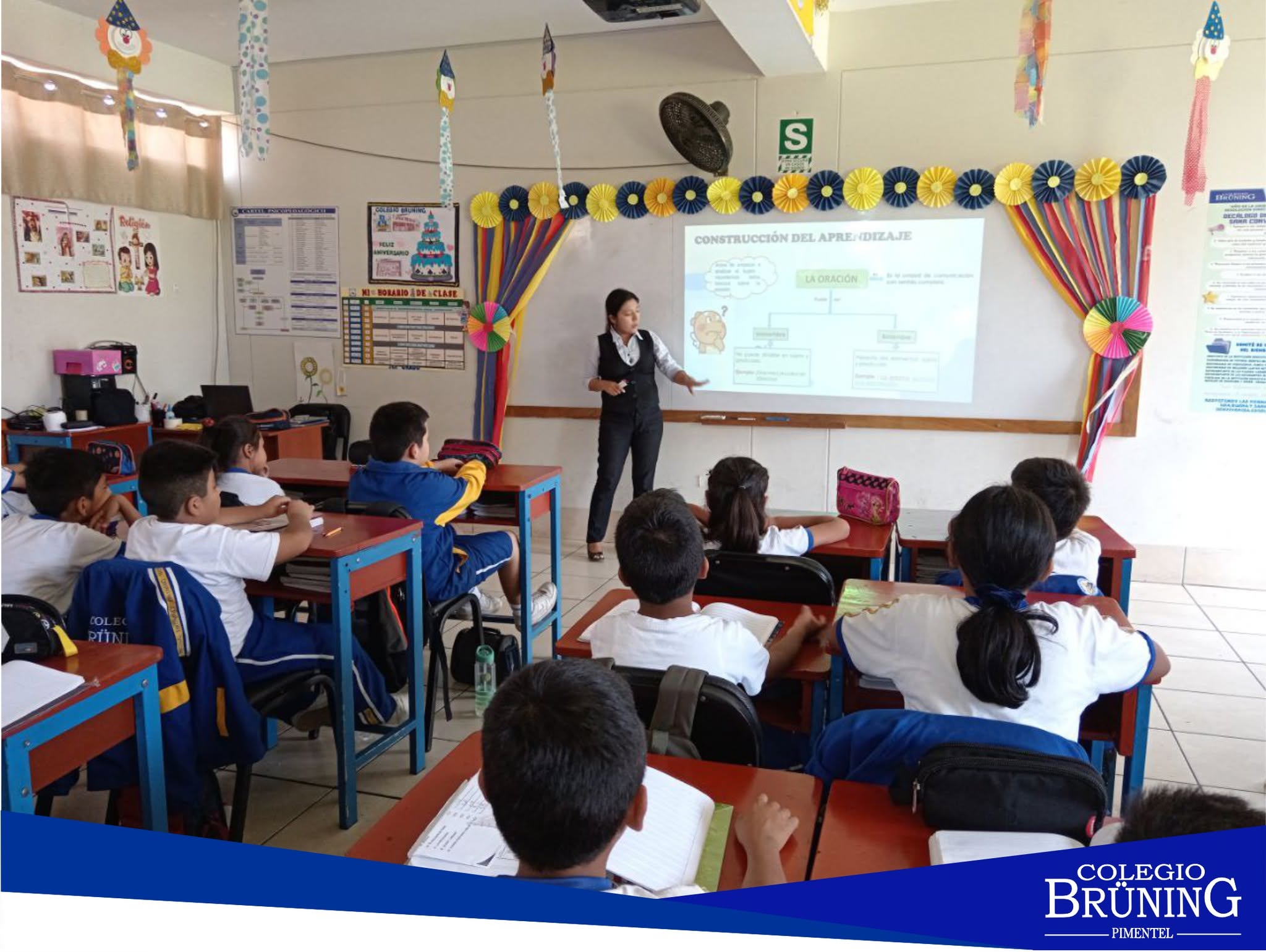 Estudiantes Brünning aprendiendo en el aula